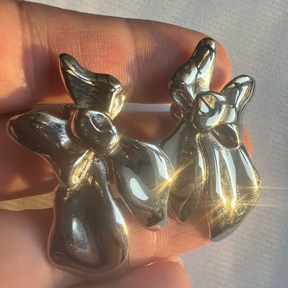 Vintage Les Bernard  silver tone large bow earrings